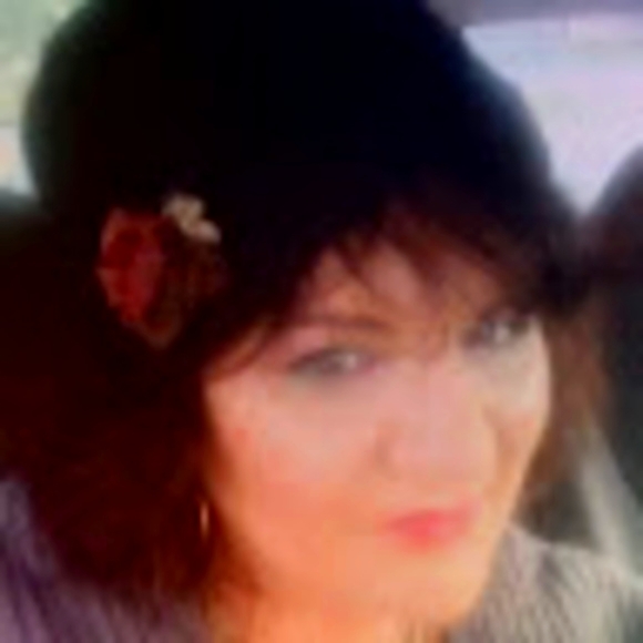 Meet your Posher, Karen - Picture 1 of 9